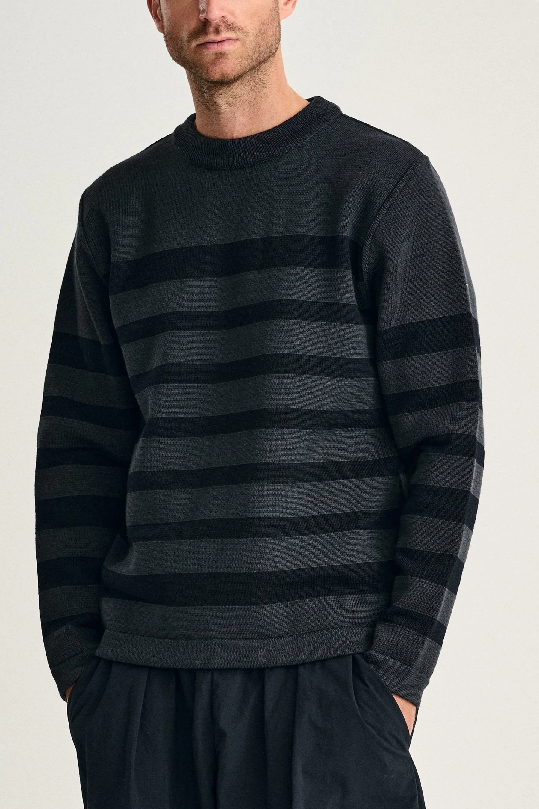 GIVEN-III crew neck | rund hals, molten grey / navy blue - Image 4