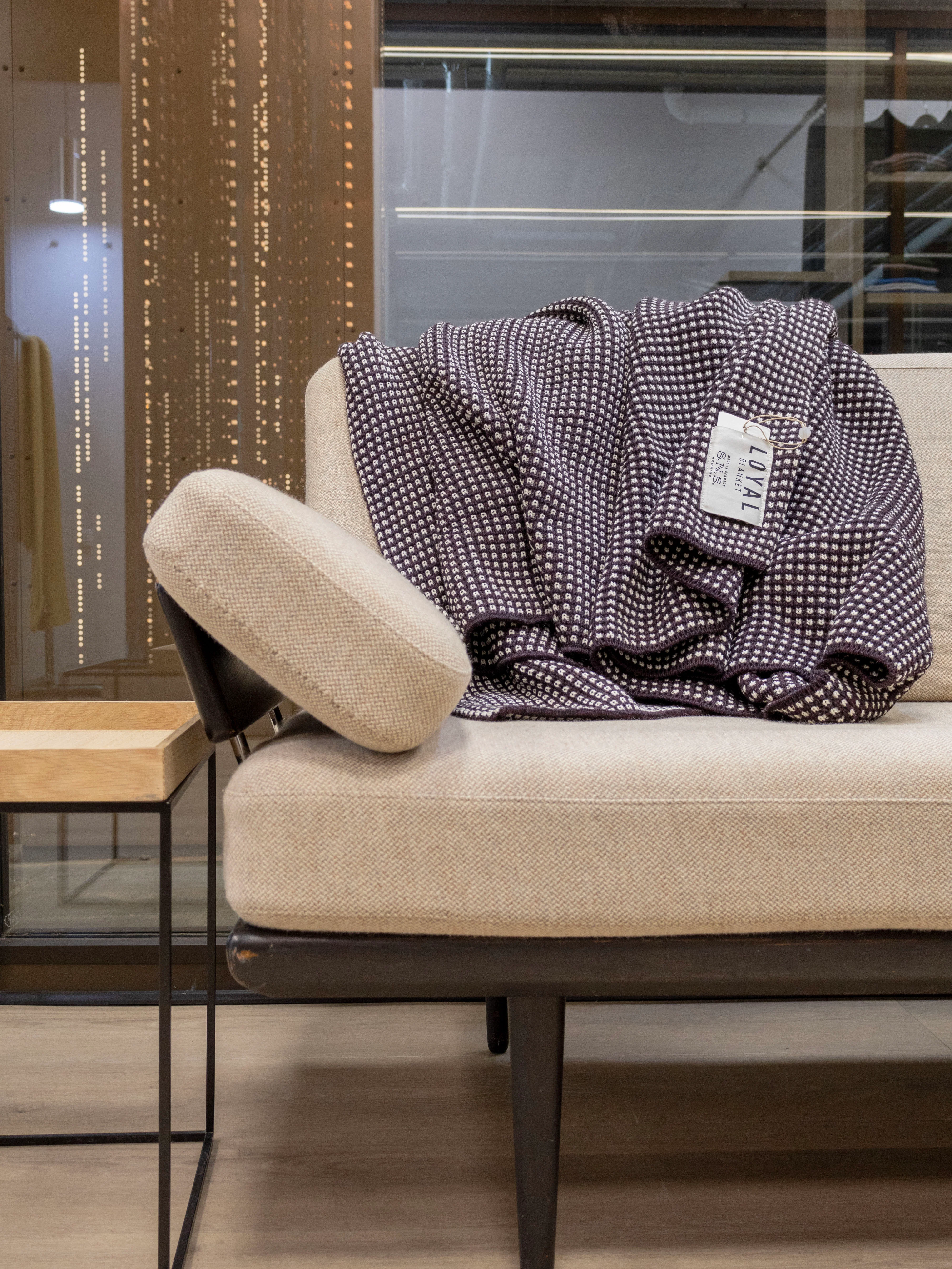 LOYAL blanket, bluish purple / off white - Image 5